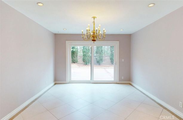 Chandelier, Empty room, Interior, Recessed Lighting