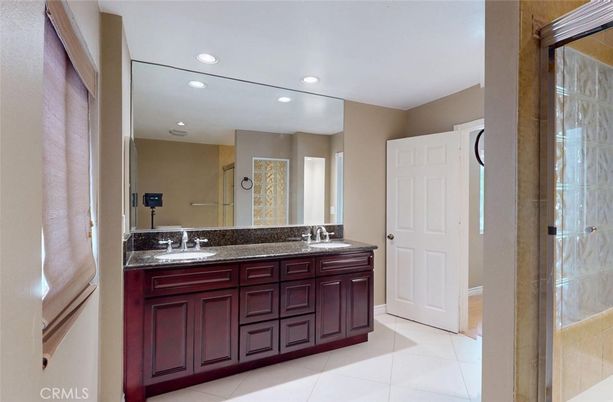 Bathroom, Dual Sink Vanities, Interior, Recessed Lighting