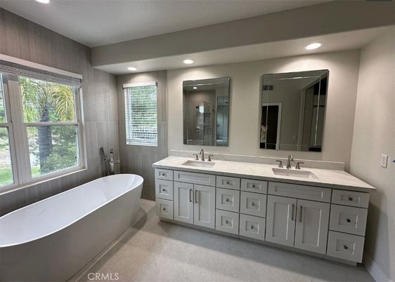 Bathroom, Dual Sink Vanities, Free Standing Baths, Interior, Recessed Lighting