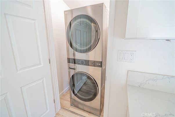 Interior, Utility Closets, Washer, Wood Texture Flooring