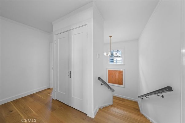 Interior, Pendant Lights, Wood Texture Flooring