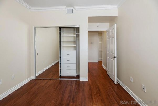 Interior, Walk-in Closets, Wood Texture Flooring
