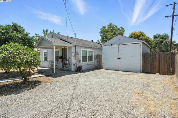 Backyard, Detached Garage, Exterior