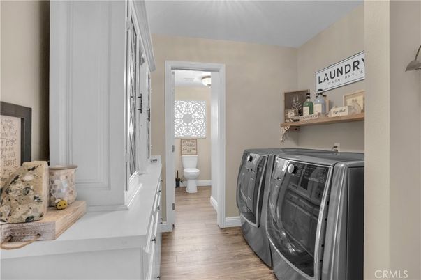 Interior, Washer, Wood Texture Flooring