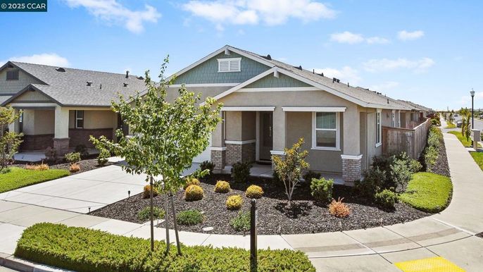 Exterior, Facade, American Craftsman