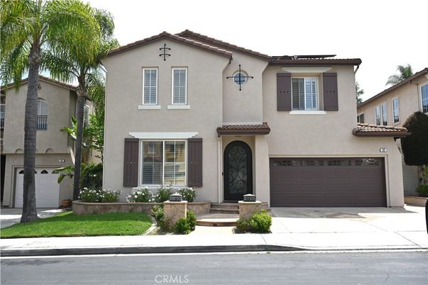 Attached, Exterior, Facade, Mediterranean