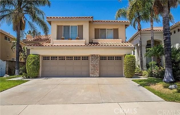 Attached, Exterior, Facade, Mediterranean