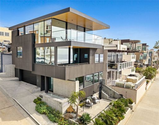 Exterior, Facade, Modern