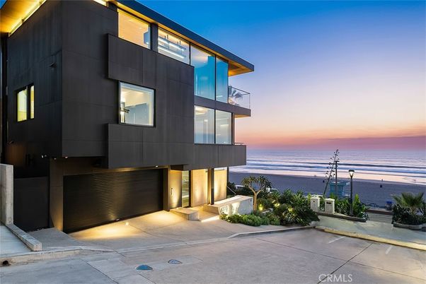 Exterior, Facade, Water, Modern