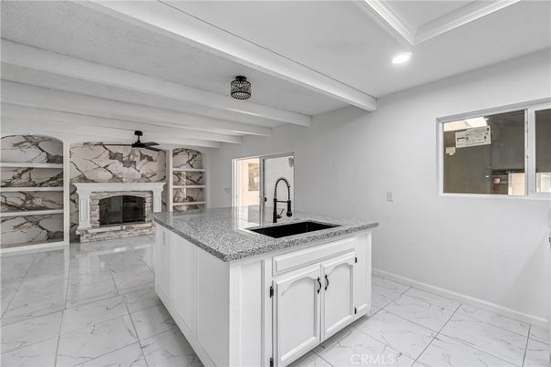 Fireplace, Interior, Kitchen, Marble, Recessed Lighting