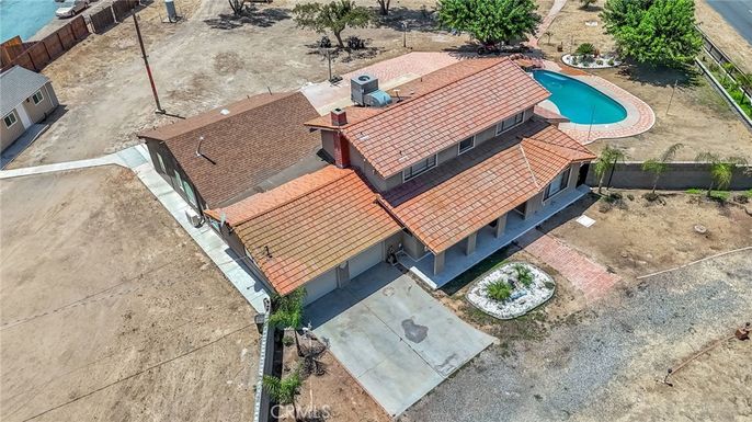 Exterior, Drone