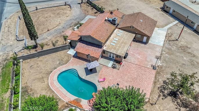 Exterior, Drone