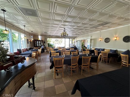 Chandelier, Dining room, Interior, Living room, Pendant Lights