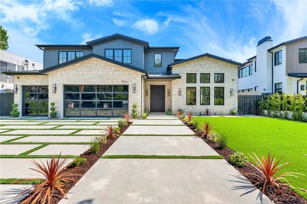 Attached, Exterior, Facade, Farmhouse