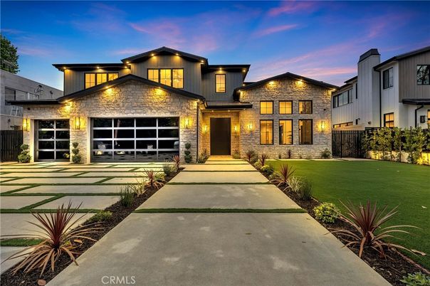Attached, Exterior, Facade, Farmhouse