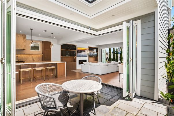 Interior, Kitchen, Living room, Pendant Lights, Recessed Lighting, Stainless Steel Appliances, Wood Texture Flooring