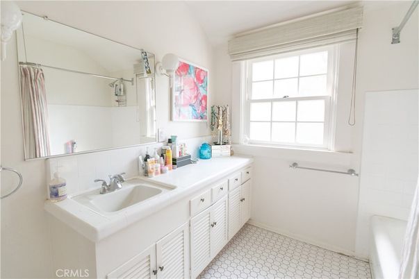 Bathroom, Interior, Tile Countertops