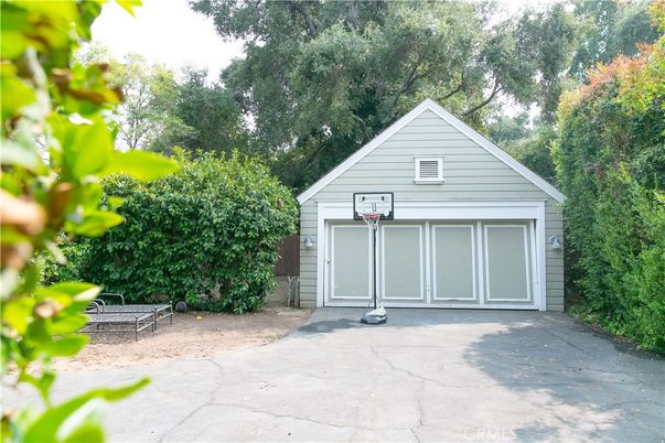 Detached Garage, Exterior