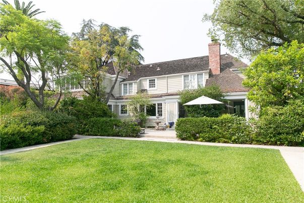 Backyard, Exterior, Facade, Cape Cod