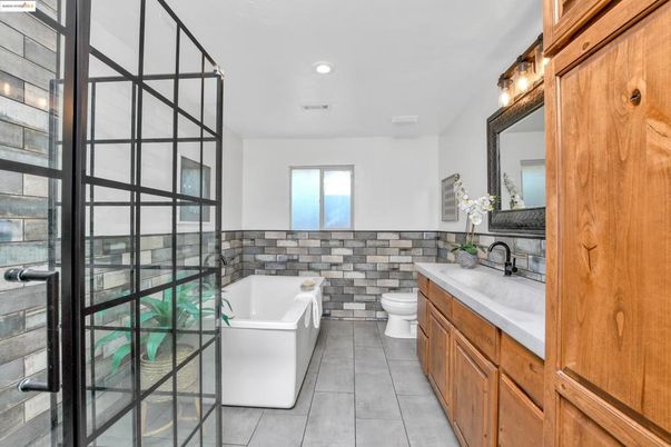 Bathroom, Dual Sink Vanities, Free Standing Baths, Interior, Recessed Lighting