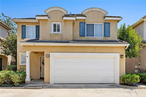 Attached, Exterior, Facade, Mediterranean