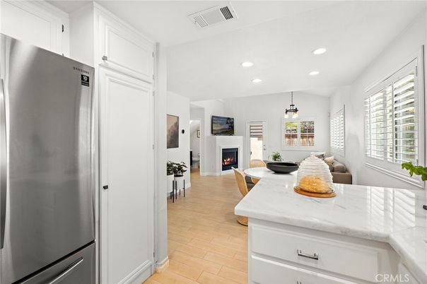 Fireplace, Interior, Kitchen, Pendant Lights, Recessed Lighting, Wood Texture Flooring