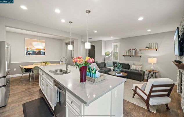 Dining room, Interior, Kitchen, Living room, Pendant Lights, Recessed Lighting, Stainless Steel Appliances, Wood Texture Flooring