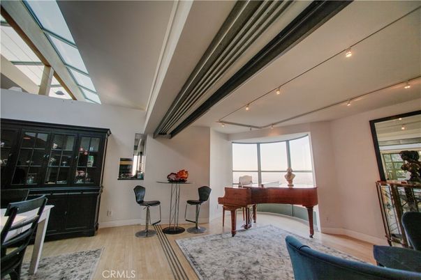Interior, Piano, Recessed Lighting, Wood Texture Flooring