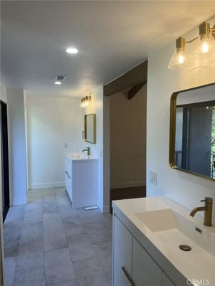 Bathroom, Dual Sink Vanities, Interior, Recessed Lighting