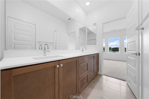Bathroom, Dual Sink Vanities, Interior, Recessed Lighting
