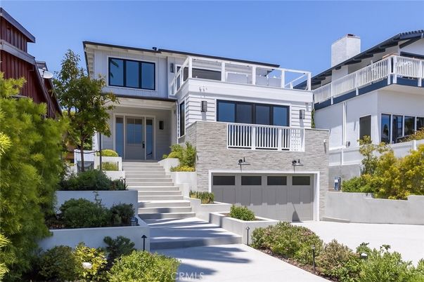 Attached, Exterior, Facade, Modern