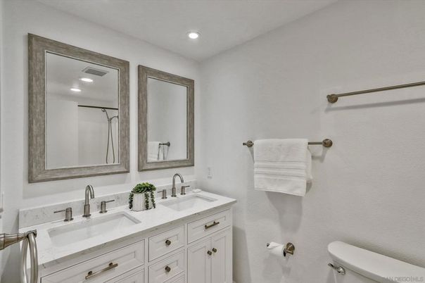 Bathroom, Dual Sink Vanities, Interior, Recessed Lighting
