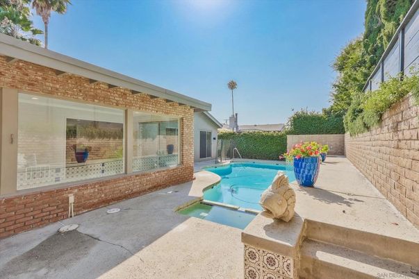 Exterior, Pool