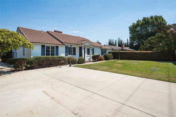 Backyard, Exterior, Facade, Mediterranean