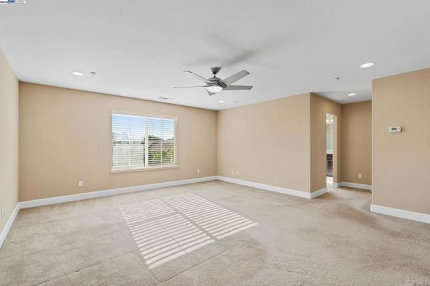Empty room, Interior, Recessed Lighting