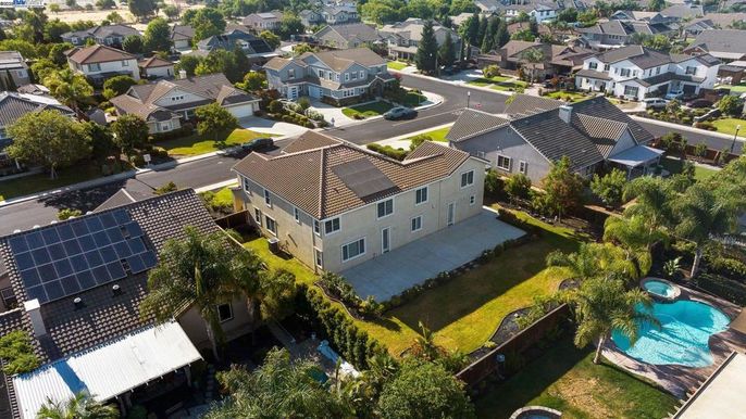 Exterior, Drone