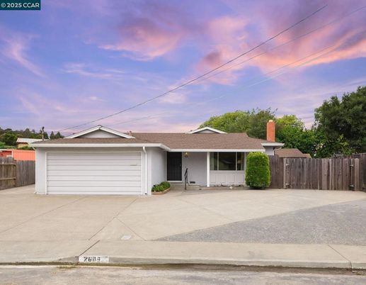 Attached, Exterior, Facade, Ranch
