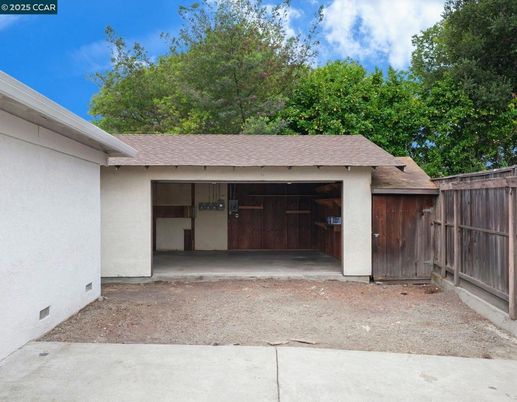 Detached Garage, Exterior