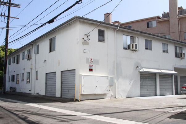 Attached, Exterior, Facade, Rowhouse