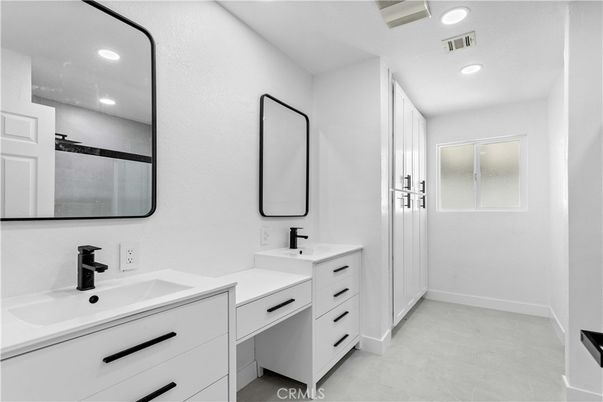 Bathroom, Dual Sink Vanities, Interior, Recessed Lighting