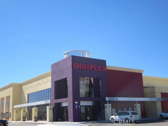 Exterior, Facade, Modern