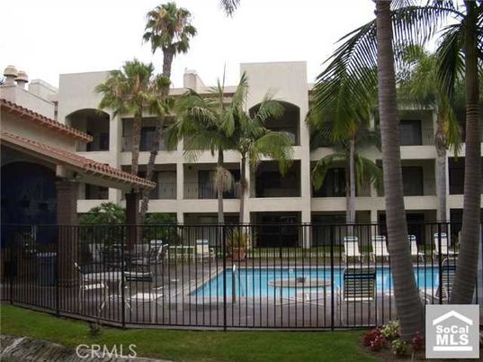 Exterior, Facade, Pool, Condo Building