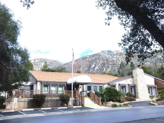 Exterior, Facade, Ranch