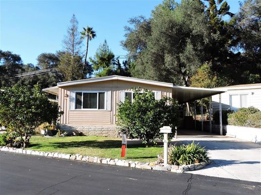 Exterior, Facade, Ranch