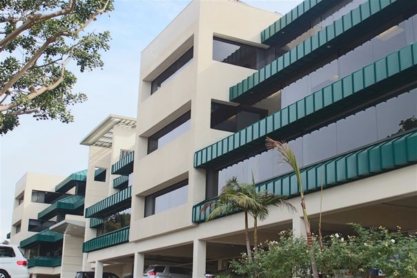 Exterior, Facade, Modern