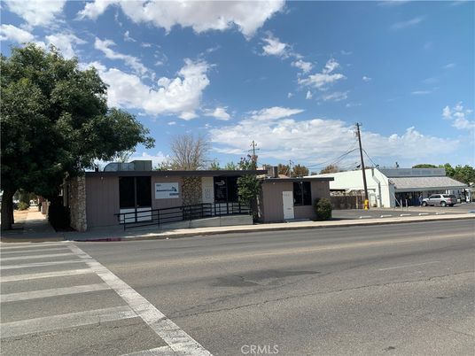Exterior, Facade, Ranch