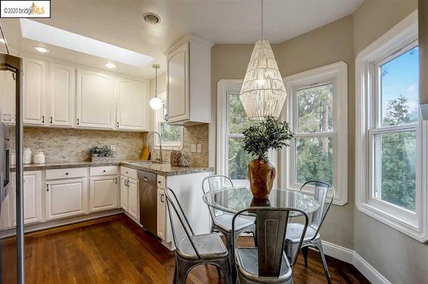 Dining room, Interior, Kitchen, Pendant Lights, Recessed Lighting, Wood Texture Flooring