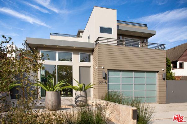 Attached, Exterior, Facade, Modern