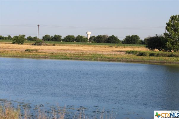 Exterior, Lake
