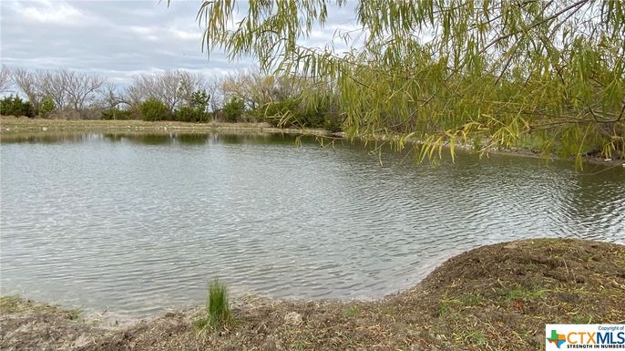 Exterior, Lake